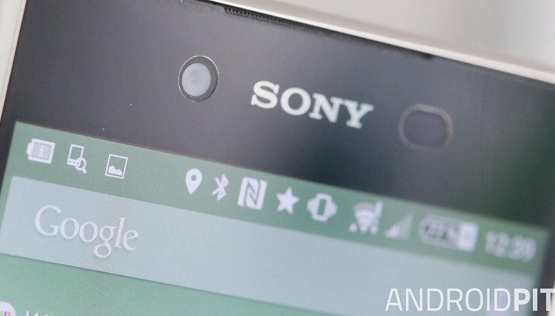 Sony Xperia Z5 vs. Motorola Moto Maxx: dois grandes dispositivos e um longo espaço de tempo
