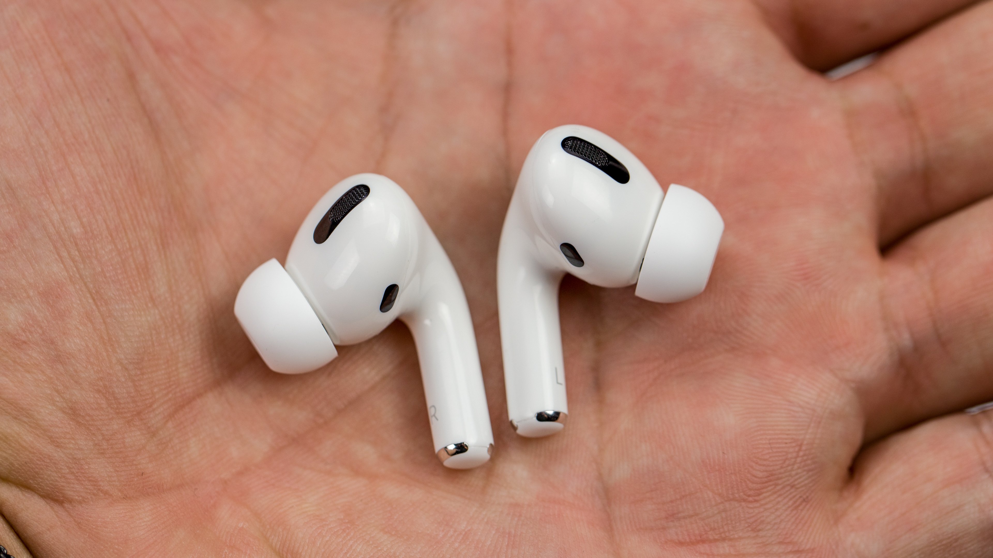 AirPods Pro  Max are now easier to find: Apple rolls out new features |  NextPit