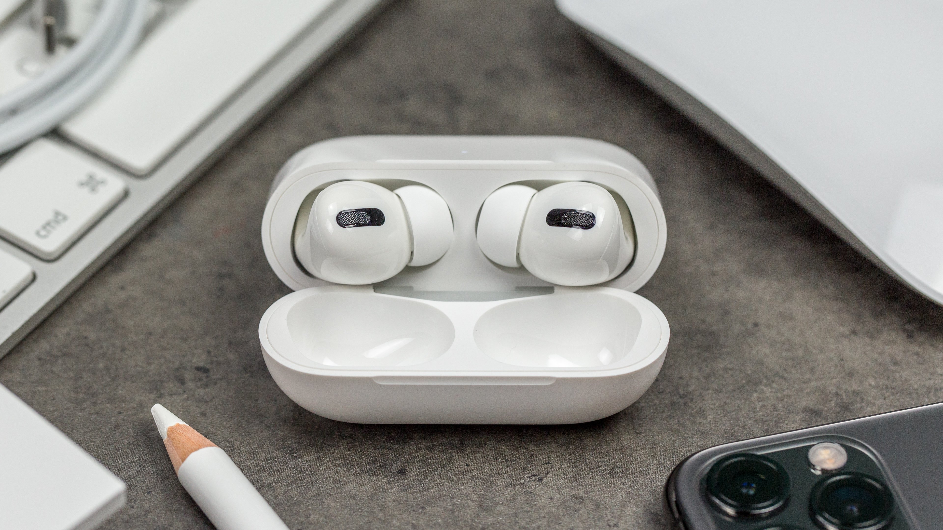 AirPods Pro 2 and iPhone SE 3 are supposedly coming in April | NextPit