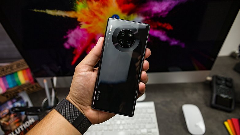 AndroidPIT huawei mate 30 pro full back hand