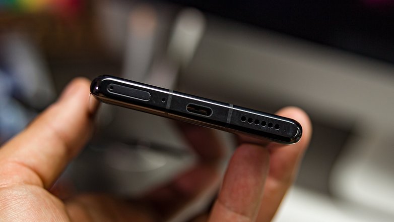 AndroidPIT huawei mate 30 pro hand bottom