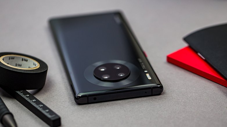 AndroidPIT huawei mate 30 pro top table
