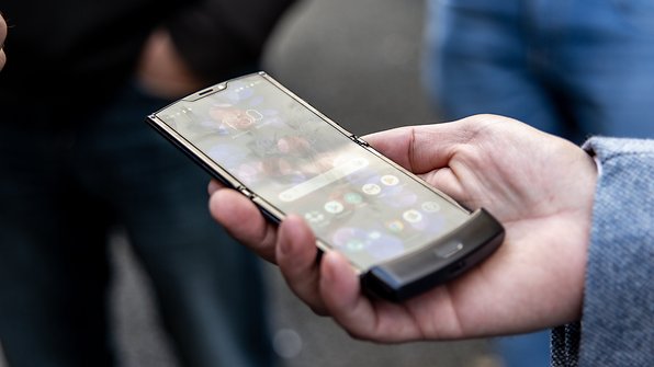 Hands-on with the Motorola Razr: this is how a folding smartphone