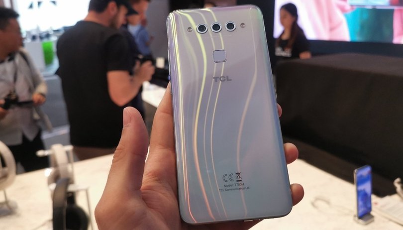 Plex hands-on: il primo smartphone TCL entra in scena