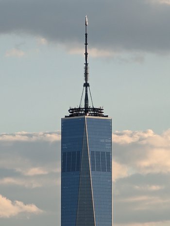 Google Pixel 7 Pro „Super Resolution Zoom“ snímek World Trade Center.