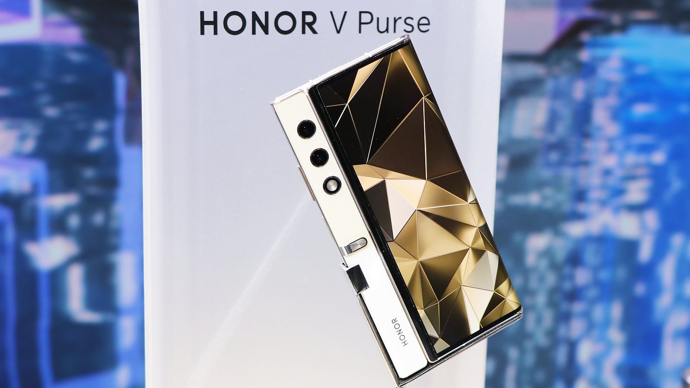 Honor V Purse - a foldable smartphone in the form of a woman's