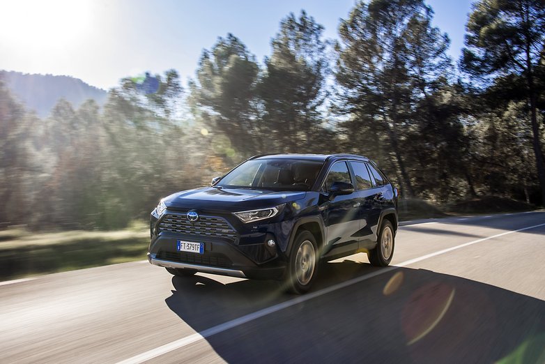 2019 toyota rav4 blue dyn 04 467183 min