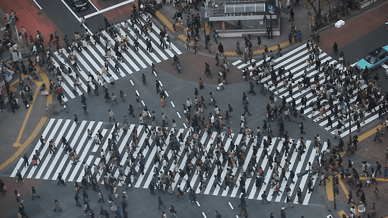 anonymous people pedestrian cross aerial view tokyo busy street shibuya crossing 4vftdneix F0000