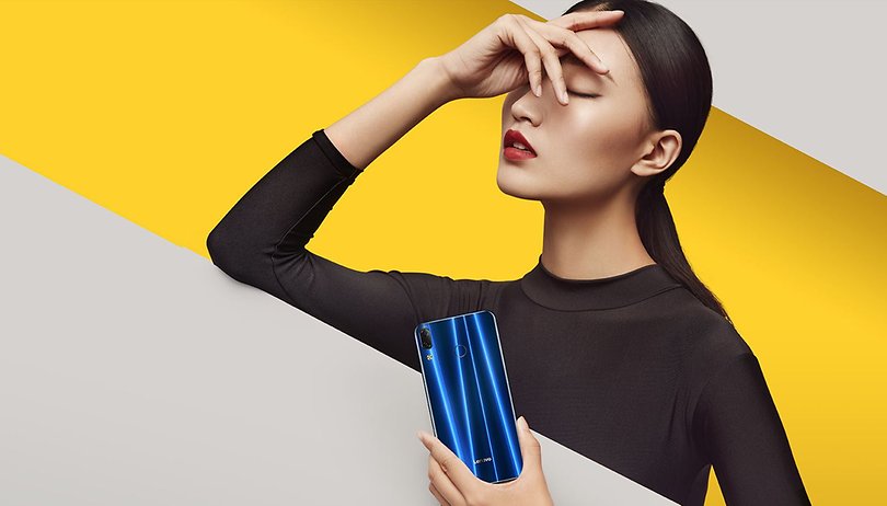 Lenovo Z5: persino la testimonial se ne vergogna