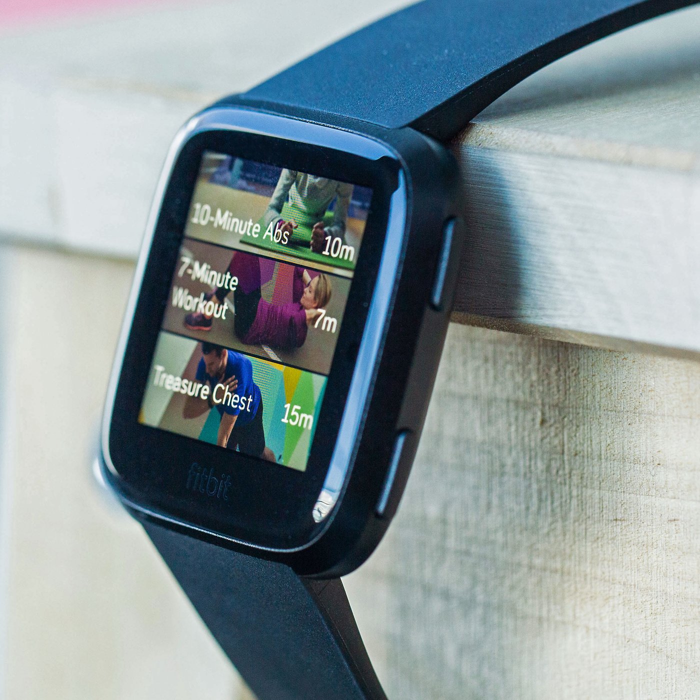 Fitbit Versa review: A lower-cost Apple Watch alternative - CNET