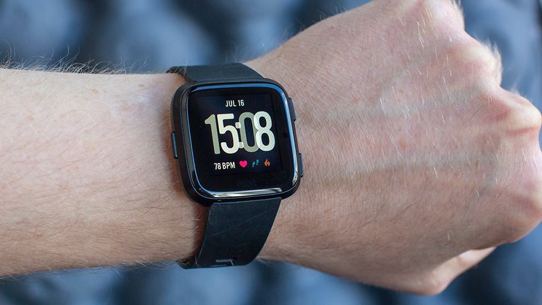 AndroidPIT fitbit versa hero1