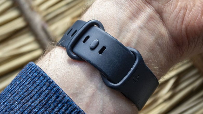 NextPit fitbit sense wristband