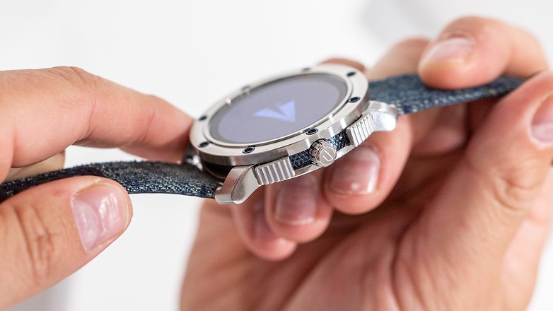 AndroidPIT fossil smartwatches diesel side