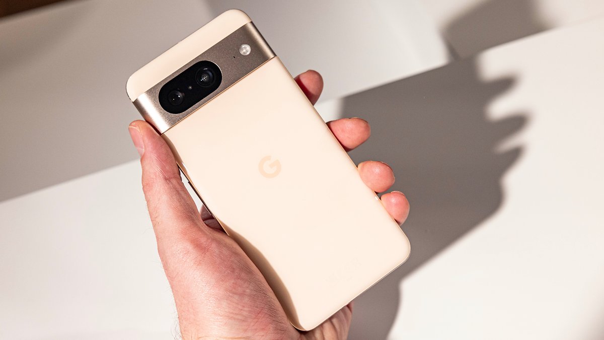 Google Pixel 8 picture from Google's launch event