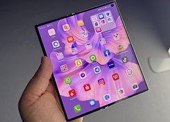 NextPit huawei mate xs 2 hands on open front