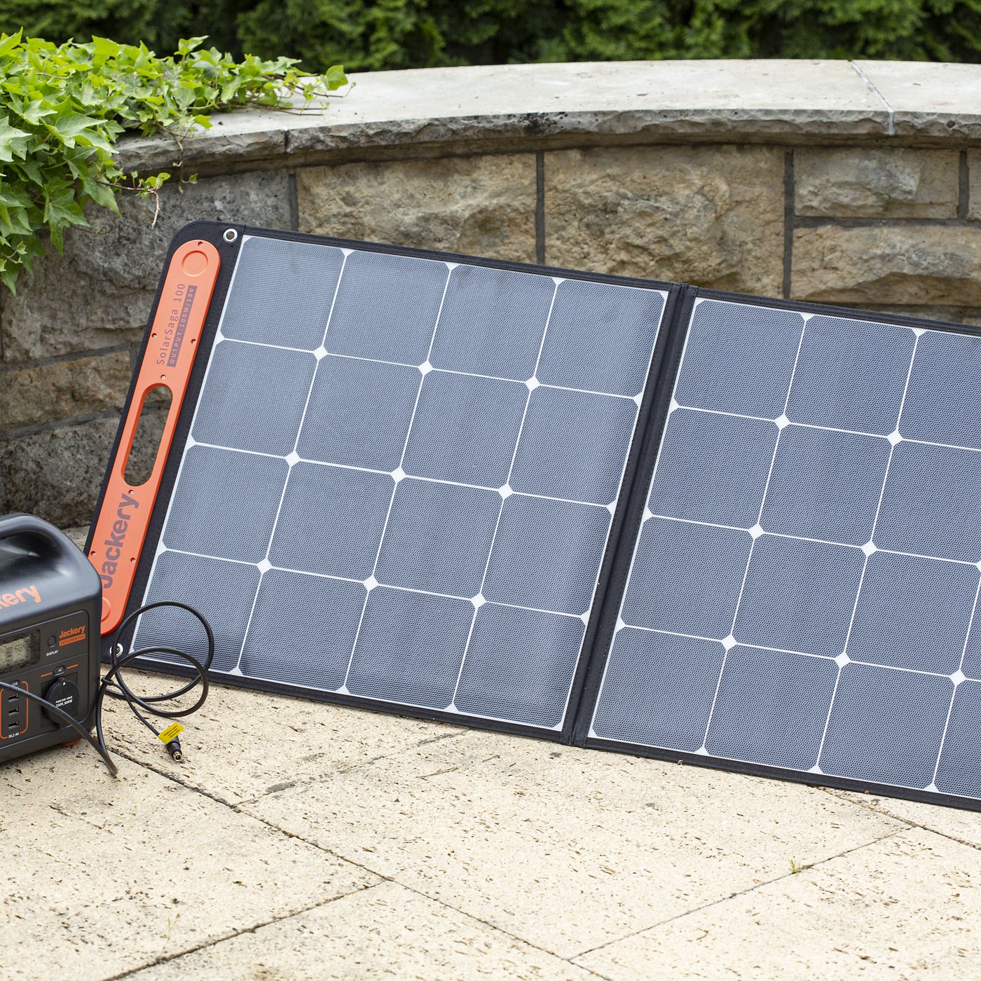 Jackery Solar Generator 500 hands-on: Zombie apocalypse-ready