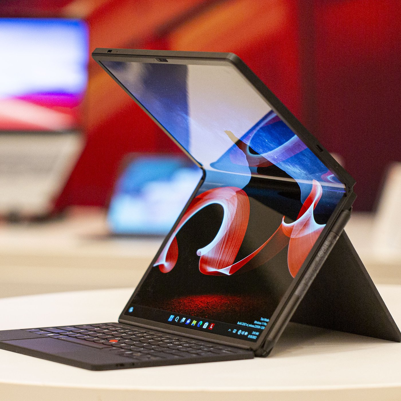 Lenovo ThinkPad X1 Fold hands-on: A foldable mega tablet! | NextPit