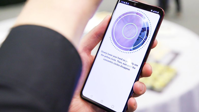 AndroidPIT lg g8 hand training 43ar