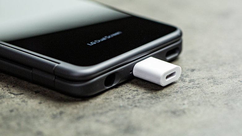 AndroidPIT lg g8x thinq charging connector