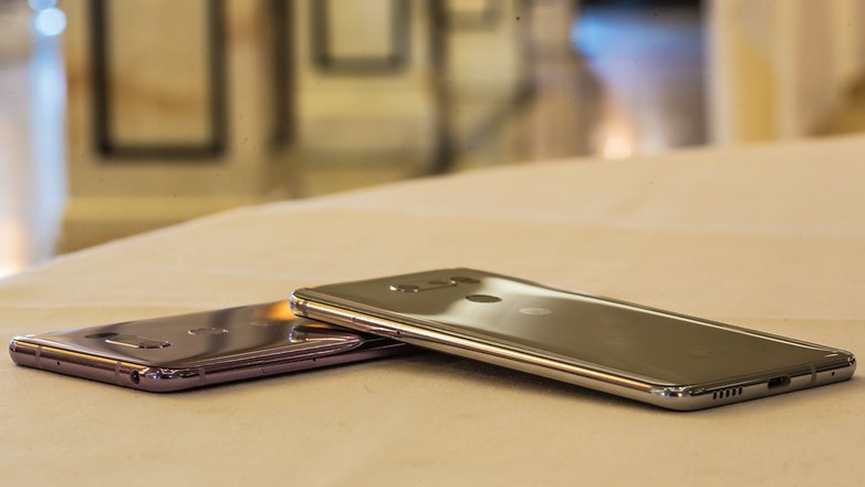 lg v30 backside