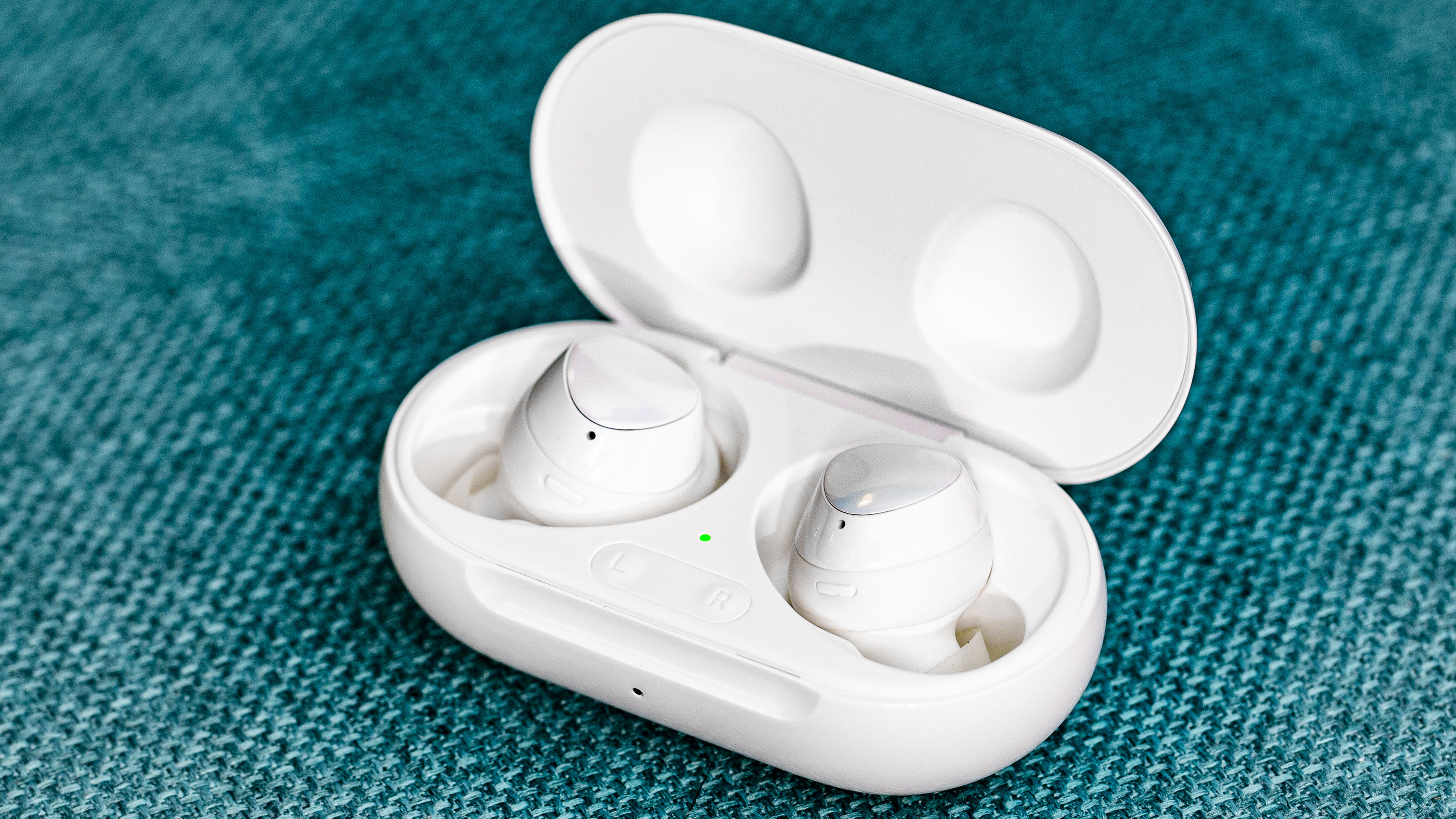 Samsung Galaxy Buds+ review: more battery, better sound | AndroidPIT