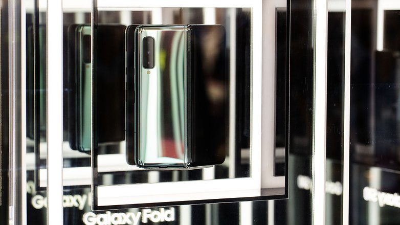 AndroidPIT samsung galaxy fold back