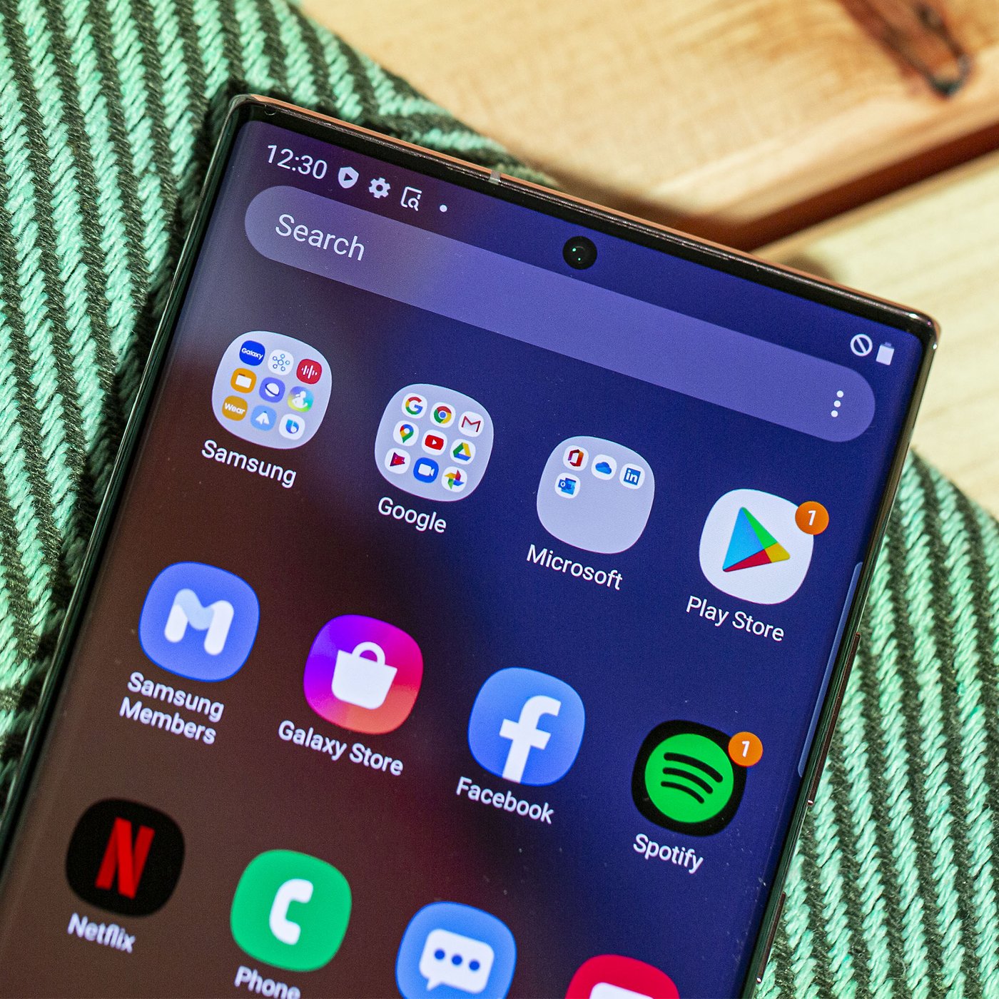 Samsung's upcoming Galaxy Note 10 Lite appears in new leaked photos - The  Verge