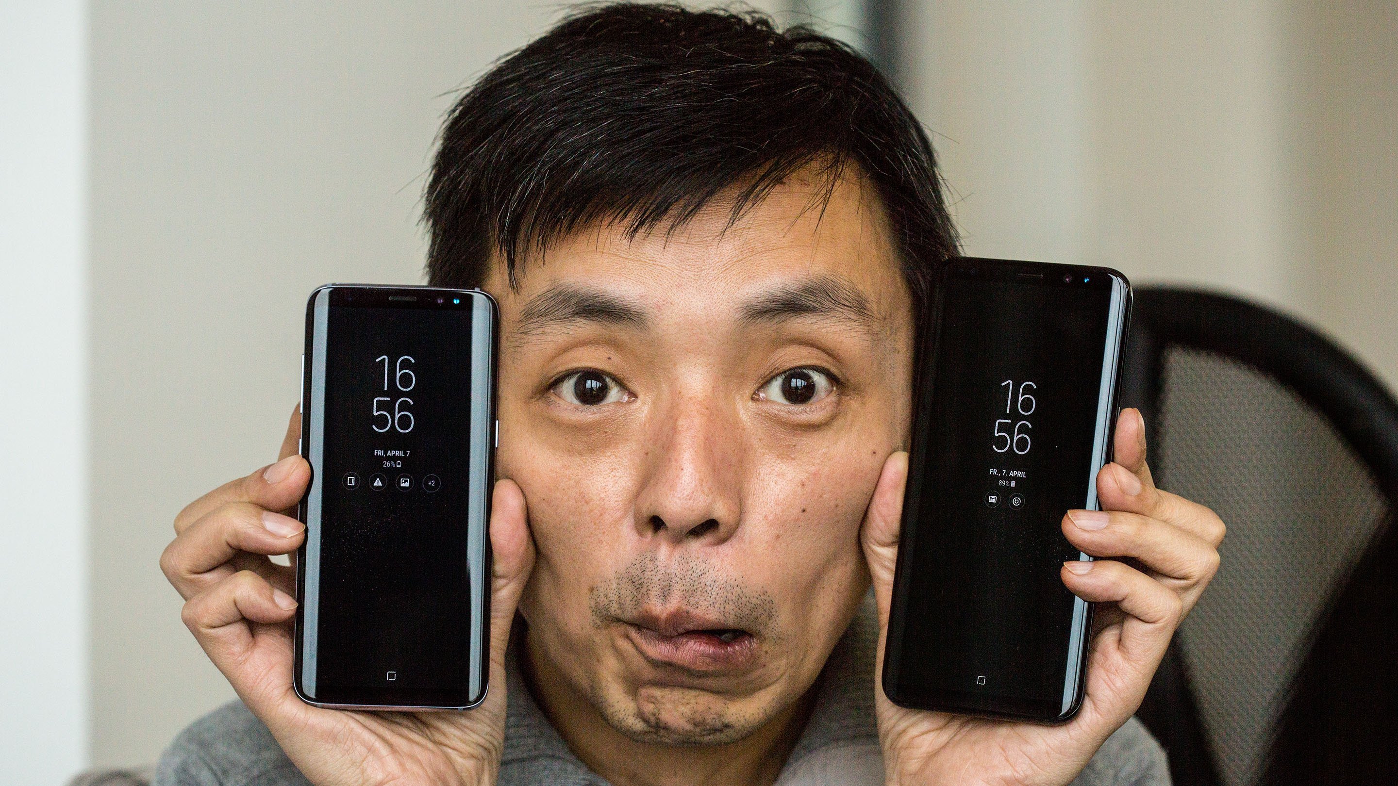 Galaxy S8 enfrenta um pião de mão no vídeo mais bobo desta semana na  internet 