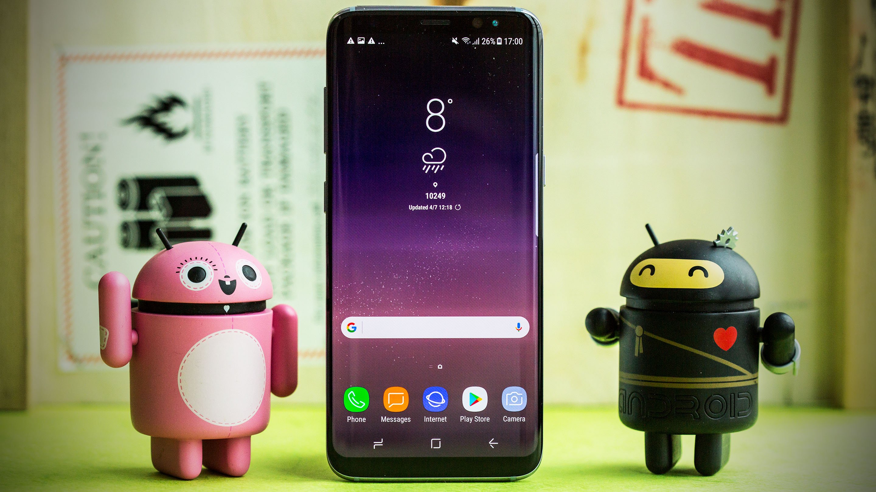 Galaxy S8 enfrenta um pião de mão no vídeo mais bobo desta semana na  internet 