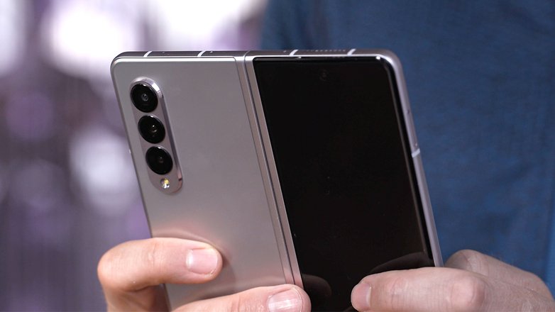 NextPit samsung galaxy z fold 3 back np