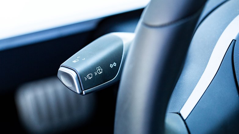 AndroidPIT tesla model 3 turn indicator