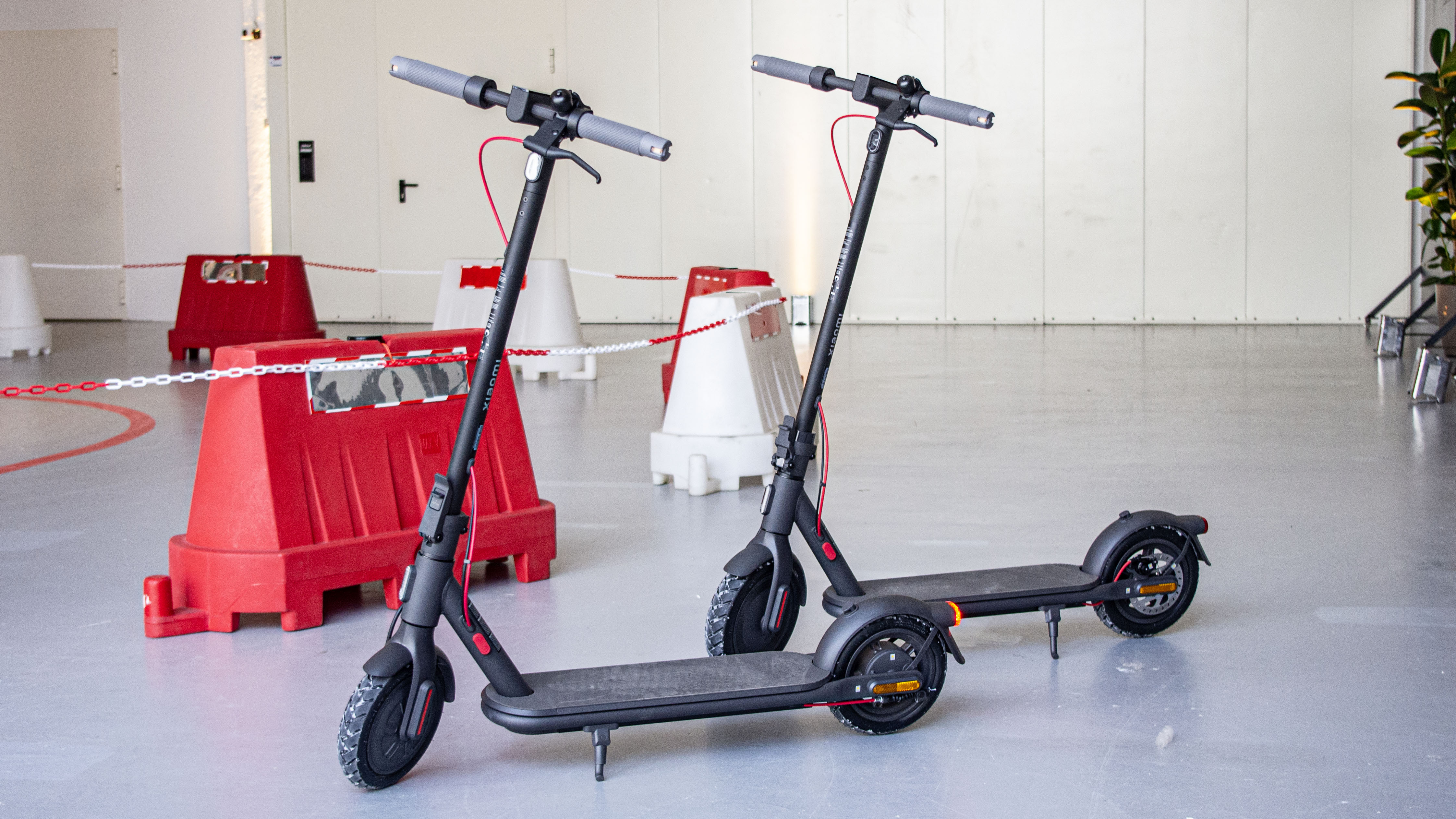 Xiaomi Electric Scooter 4 Ultra revealed at MWC 2023 with better tires &  suspension system