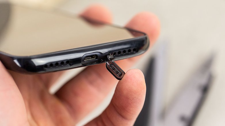 AndroidPIT xiaomi redmi 7 case bottom