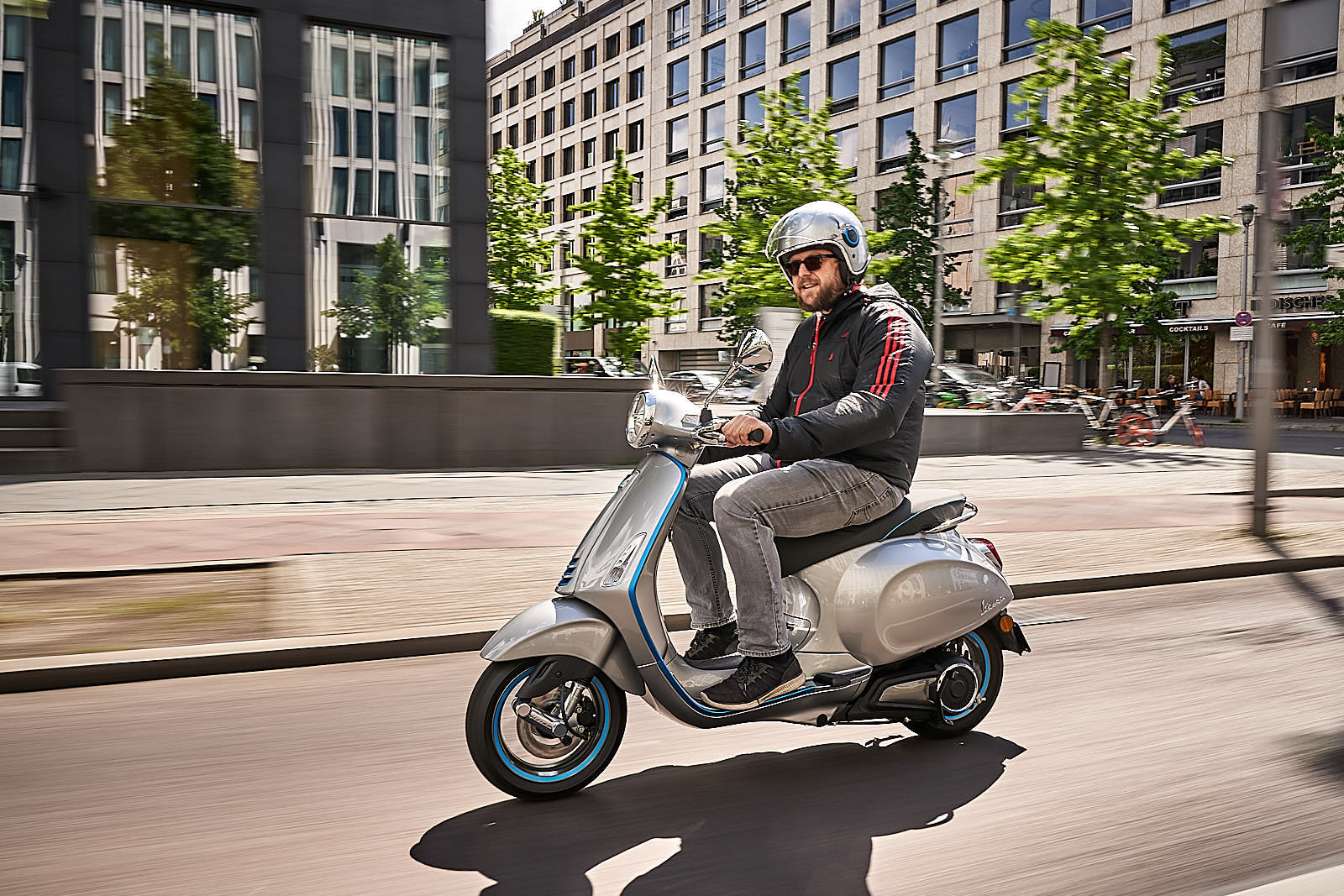 Probefahrt: Mit der Vespa Elettrica durch Berlin