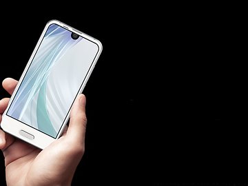 Aquos R Compact &eacute; o smartphone da Sharp de tela infinita e menor