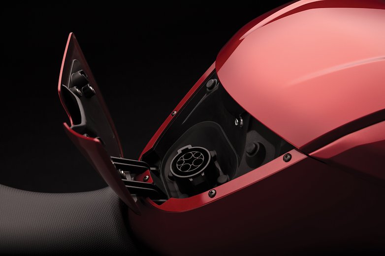 2020 zero srf detail charge 4800x3200 press