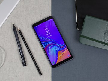 Galaxy A7 (2018) review: a triple camera... and what else?