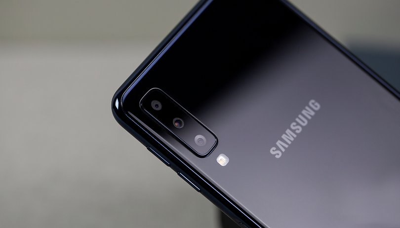 Galaxy A7 com três câmeras na traseira chega ao Brasil por R$ 2.199