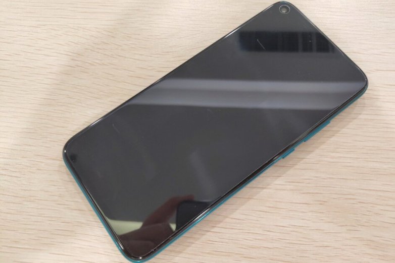 The downgraded Huawei Mate 30 shows up in live images