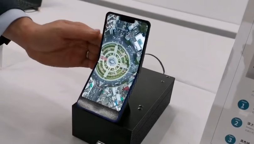 A Sharp apresentou um smartphone que...não é smartphone (e muito menos dobrável)