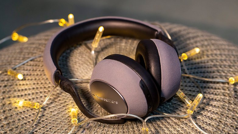 AndroidPIT Bowers and Wilkins PX7 Lights