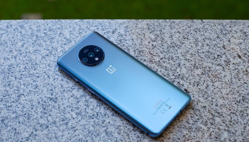 OnePlus 7T tem tela de 90 Hz, 8 GB de RAM e processador Snapdragon 855+
