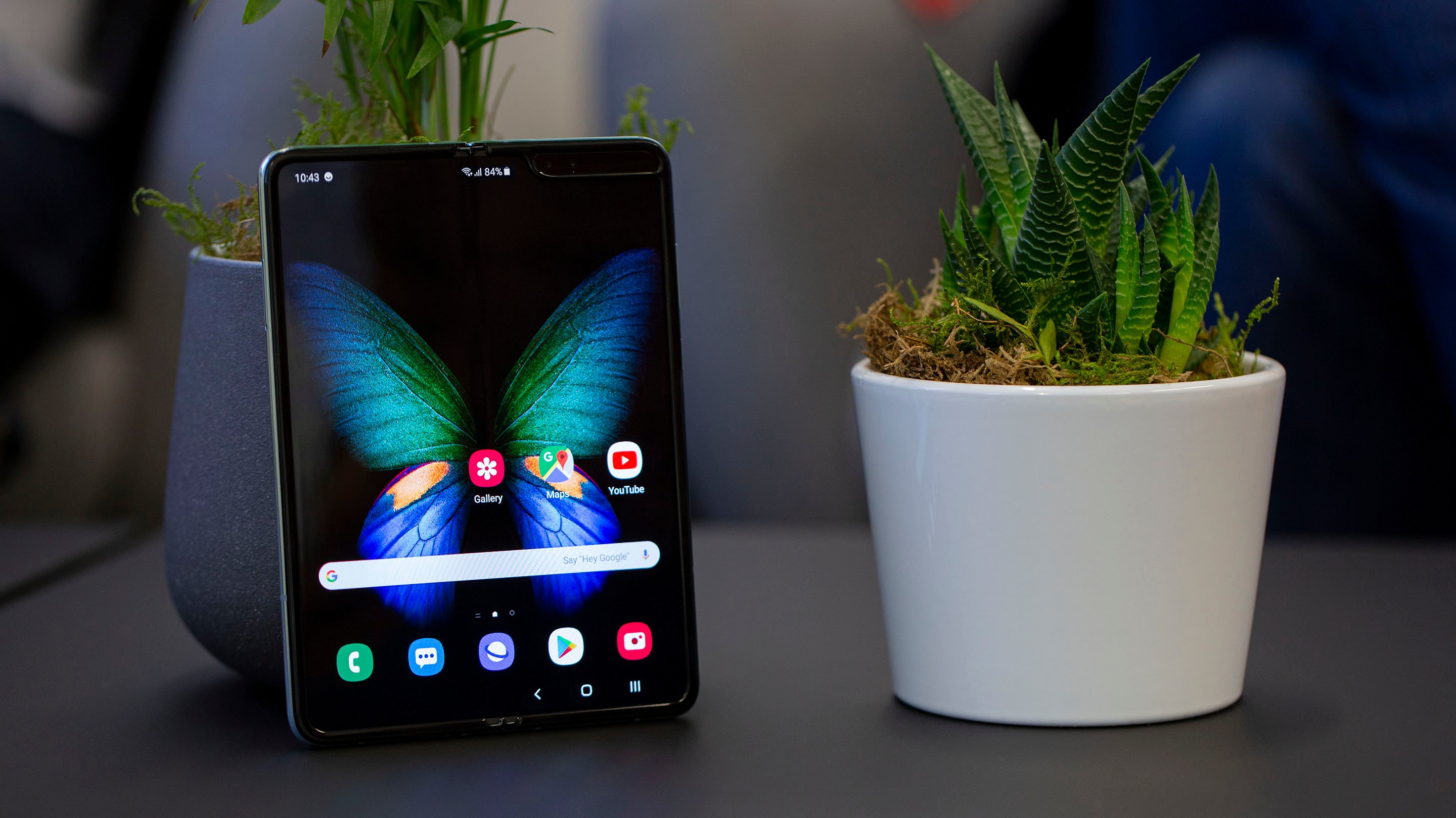 Galaxy fold характеристика. Samsung Fold 2. Galaxy Fold 3. Смартфон с красивым дизайном. Ayya t1 смартфон.