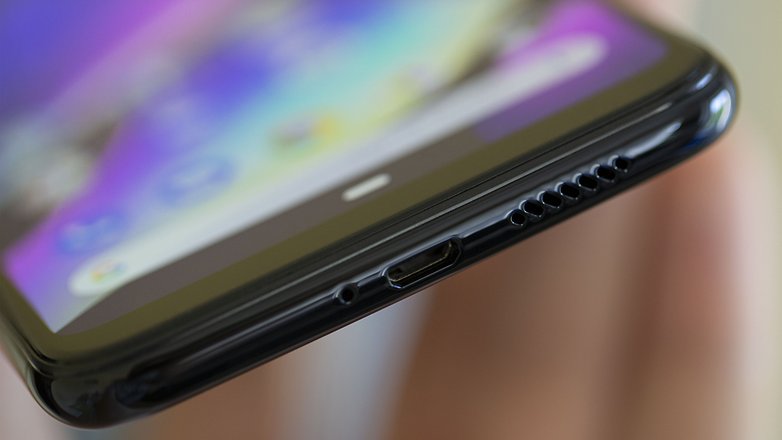 AndroidPIT Wiko View 3 Charging Port