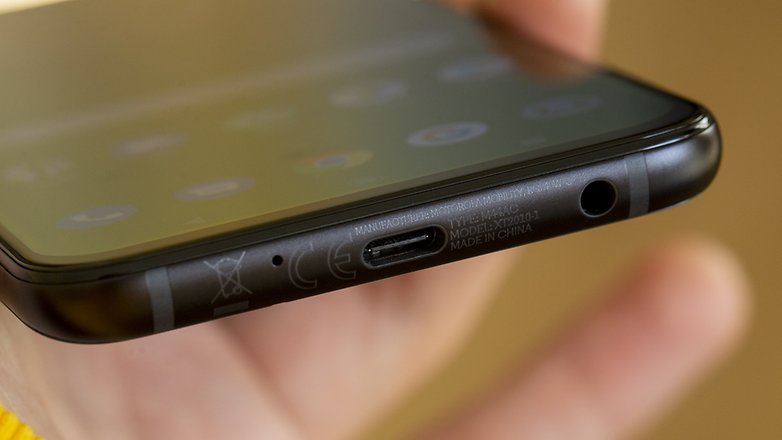AndroidPIT Motorola One Zoom Port 2
