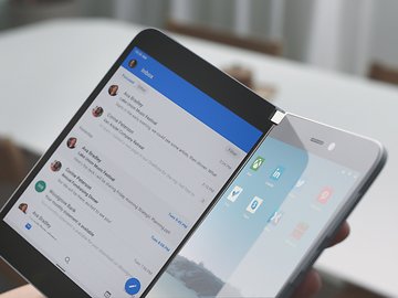 Surface Duo : des vid&eacute;os de prise en main montrent l'appareil &agrave; double &eacute;cran