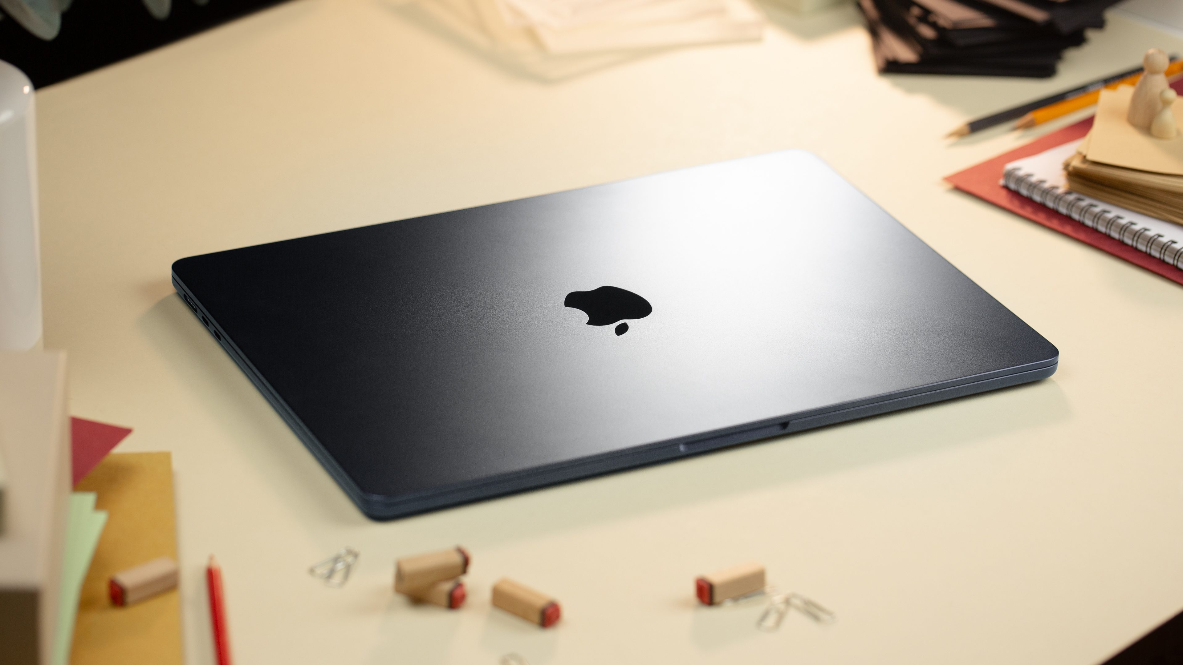 Apple’s MacBook Air 15 M2 is Unbelievably 0 Less Right Now Apple’s MacBook Air 15 M2 is Unbelievably 0 Less Right Now