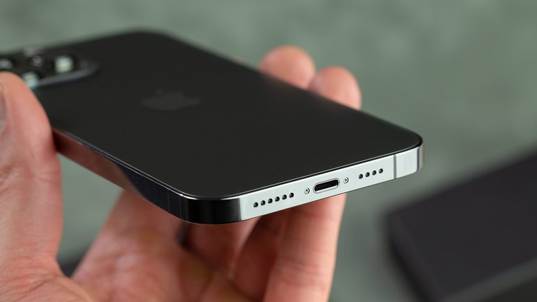 NextPit Apple iPhone 13 Pro Max USB
