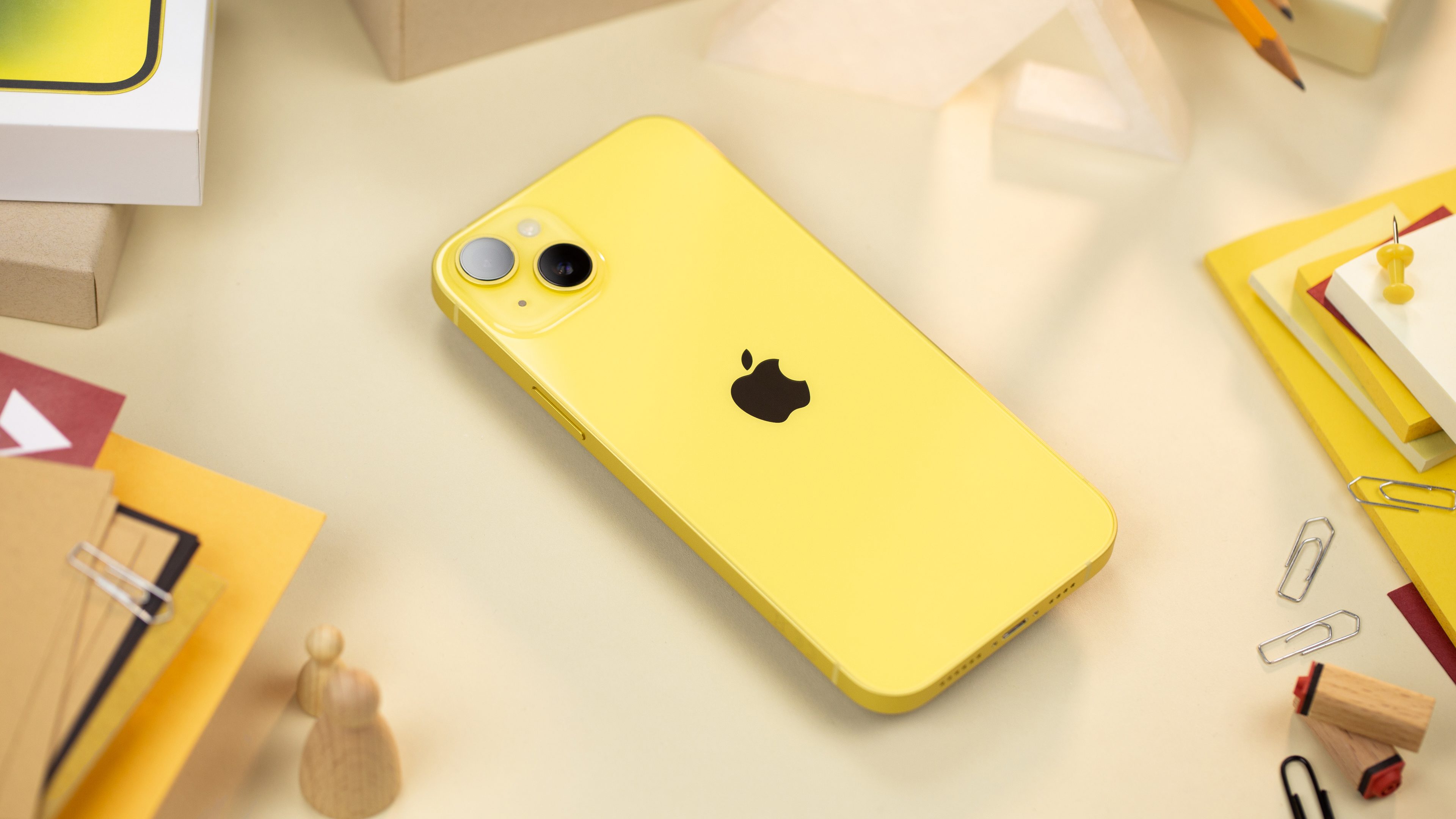 Apple iphone 15 plus 512 gb. Apple iphone 14 Yellow. Iphone 14 Plus Yellow. Iphone 14 Pro Yellow. Айфон 15 Plus Yellow.