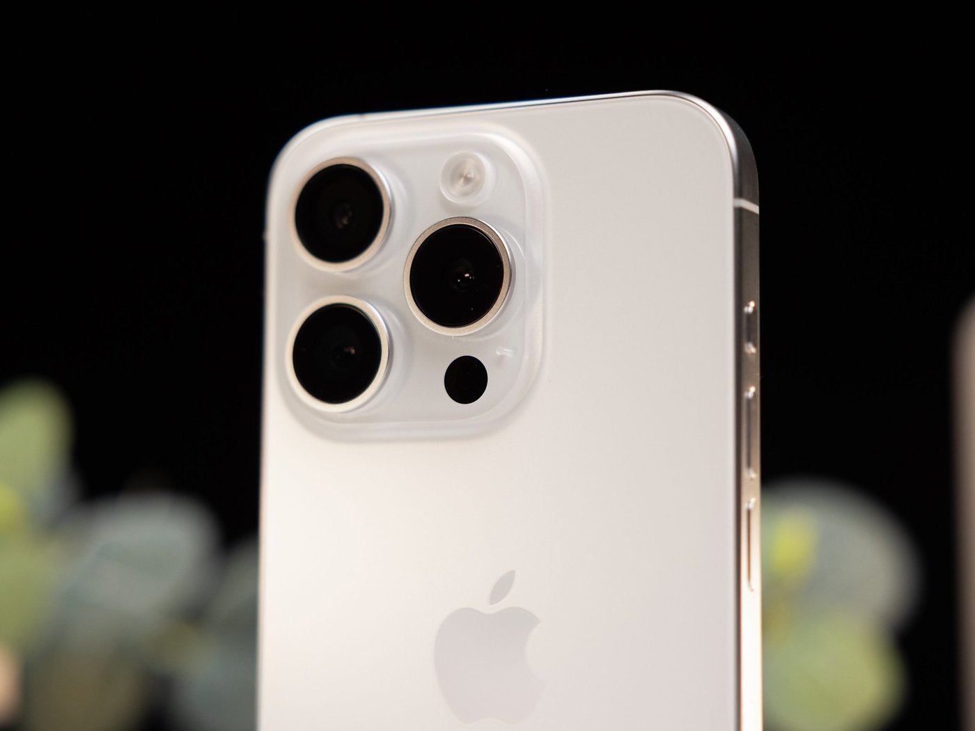 iPhone 15 Pro Max et iPhone 16 Ultra : des images dévoilent  d'impressionnants écrans, les smartphones sont prometteurs